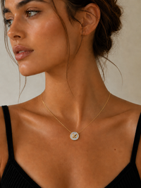 Misty Swan Chain Pendant Gold